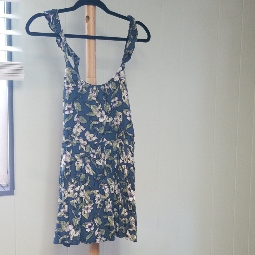 Dress - Picture 2 of 4